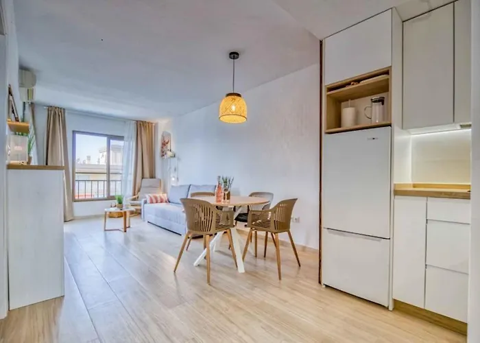118 - Modern Beachfront Apartment