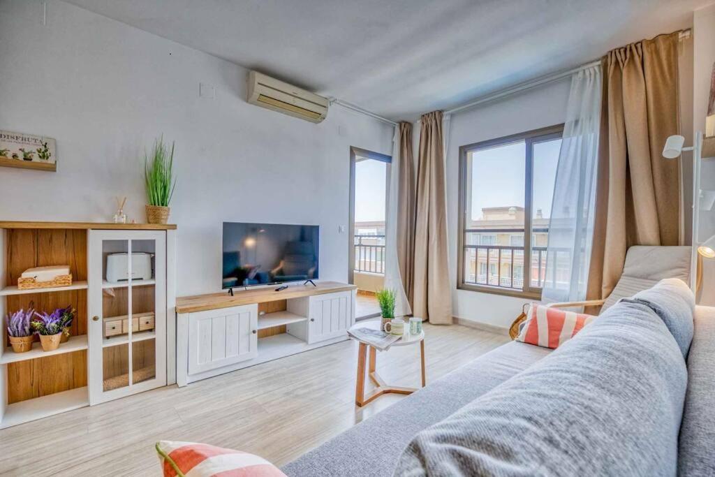 118 - Modern Beachfront Apartament *