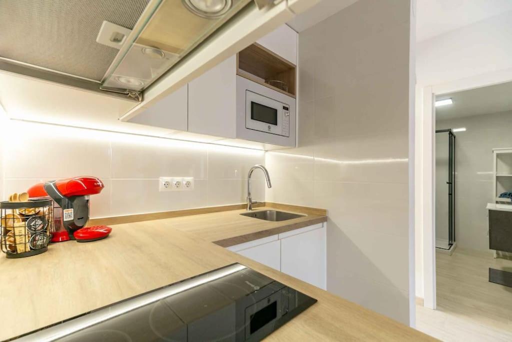 118 - Modern Beachfront Apartament