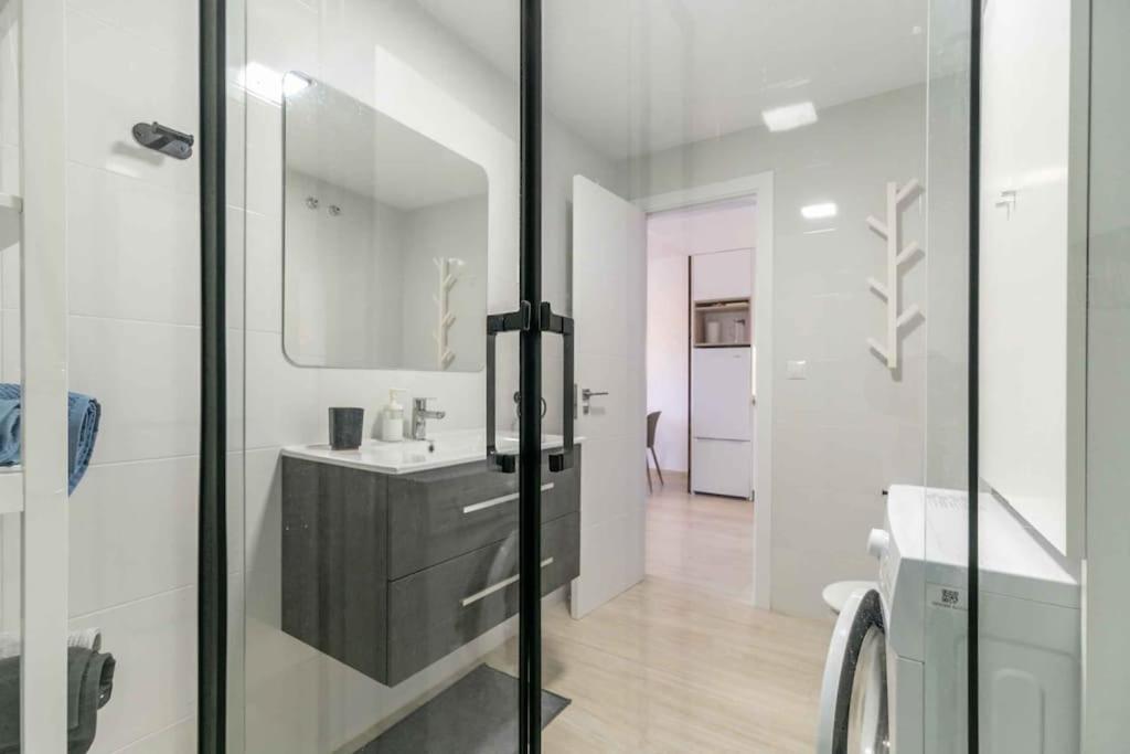118 - Modern Beachfront Apartament *