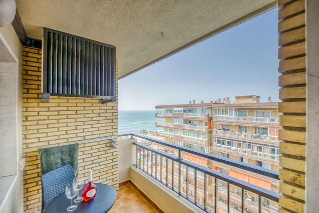 118 - Modern Beachfront Apartment *